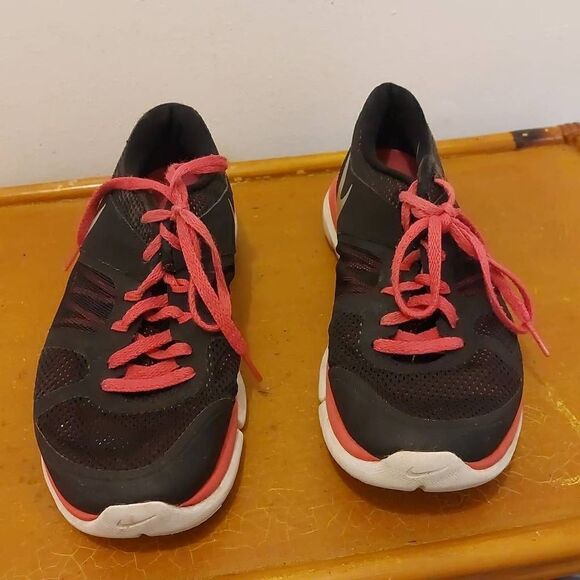 WOMEN NIKE FLEX 2014 Running Sneakers Size 8 - Picture 1 of 6